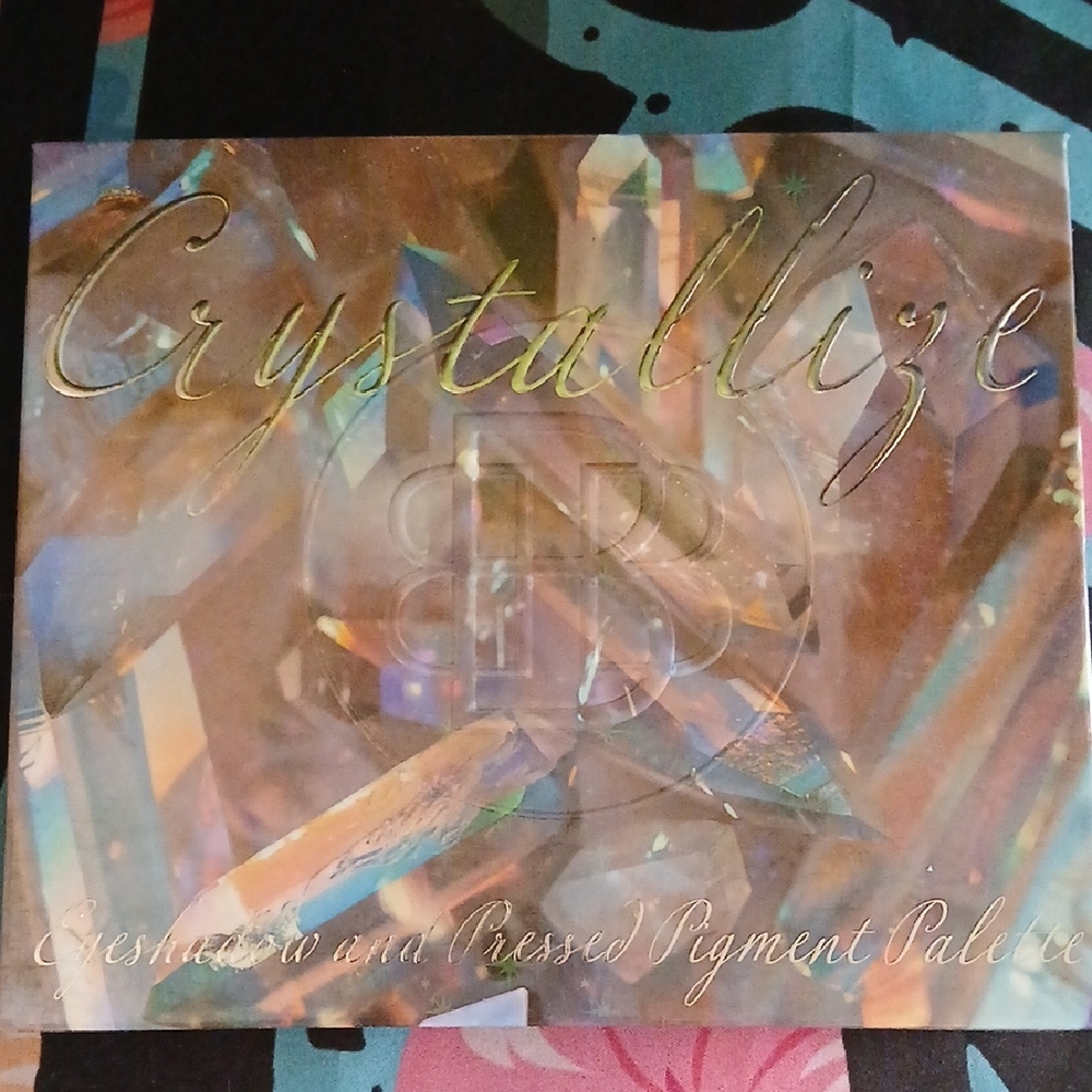 Crystalize Eyeshadow Palette - Iridescent Shades